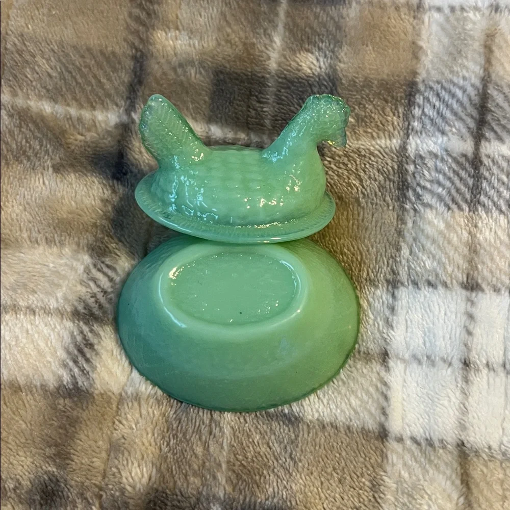 Jadeite Green Glass Nesting Hen Dish - Picture 5 of 5